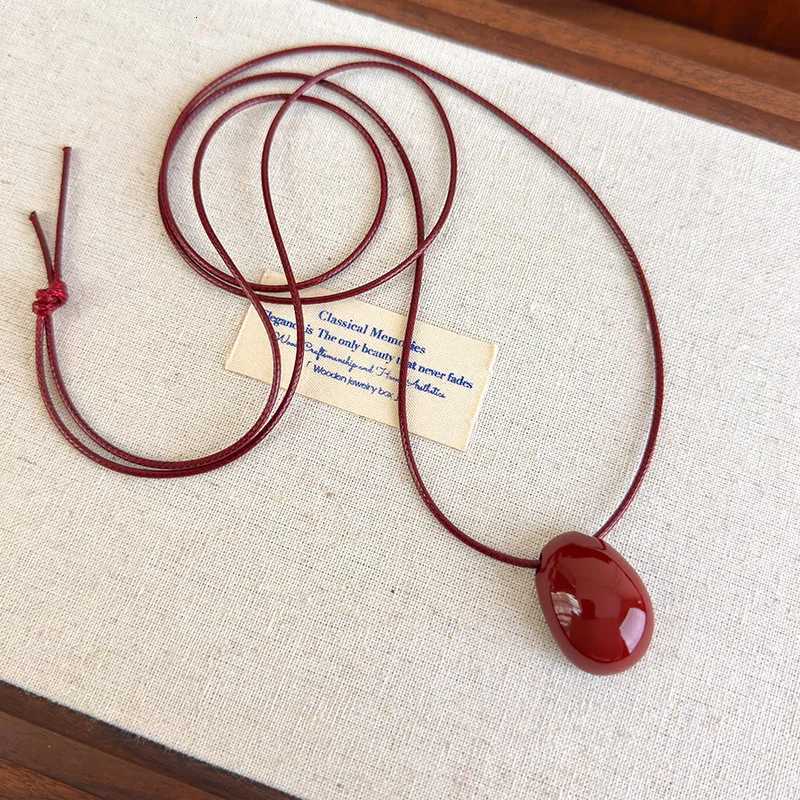 Vintage Metal Oval Pendant Necklace for Women Simple Black Rope Long Adjustable Sweater Chain Jewelry Accories GiftsXJ251024