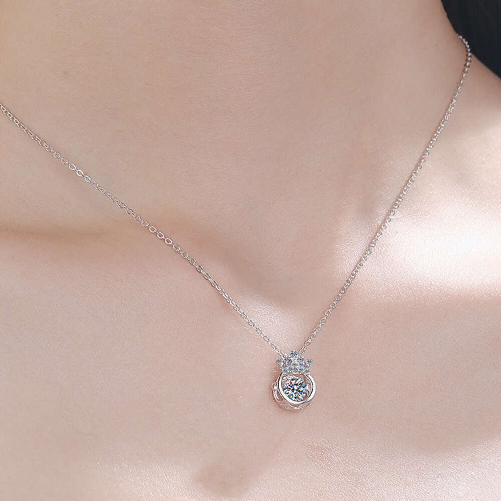 DHCollections-- S Pure Sier for Women 50 Points Moissanite Crown Dynamic Necklace Imitation Dia Pendant Clavicle Chain Straight