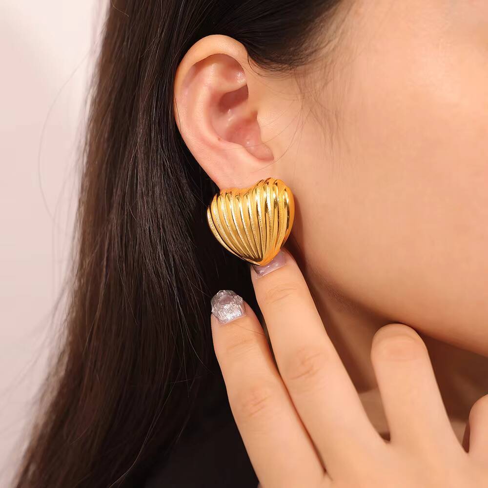 Elegant Ladies Large Stud Earrings Vintage Line Texture Heart Design Fashionable 18K Gold Plated Stainless Trendy Geometric