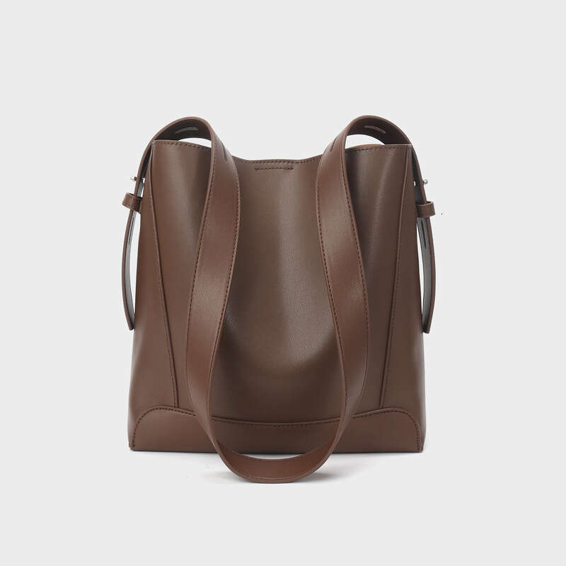 Women's tote bag 2025 New Crossbody Versatile Genuine Leather Single Shoulder Large Capacity Commuter Bucket Bag