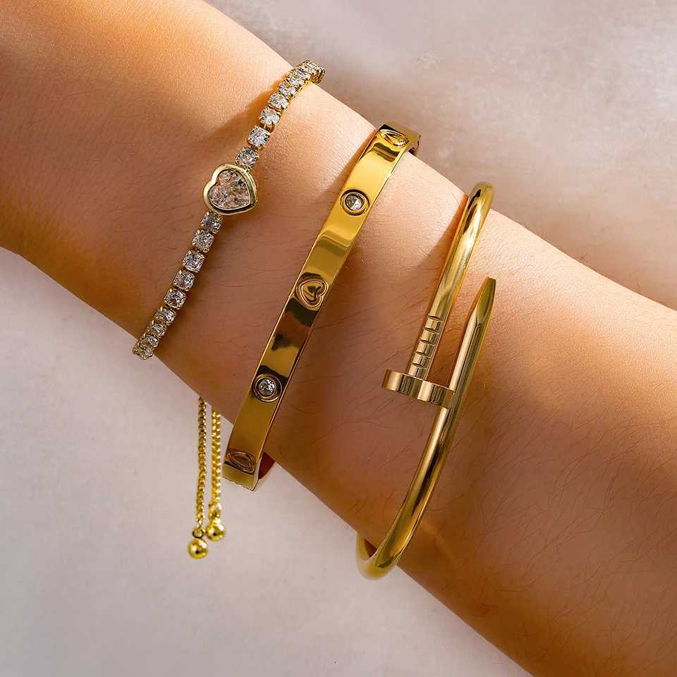 Retro Luxury Heartshaped Stainless Steel Bracelet Set Is Suitable For Daily Banquets Parties Travel Summer Pairing With Jewel entry luxW251024