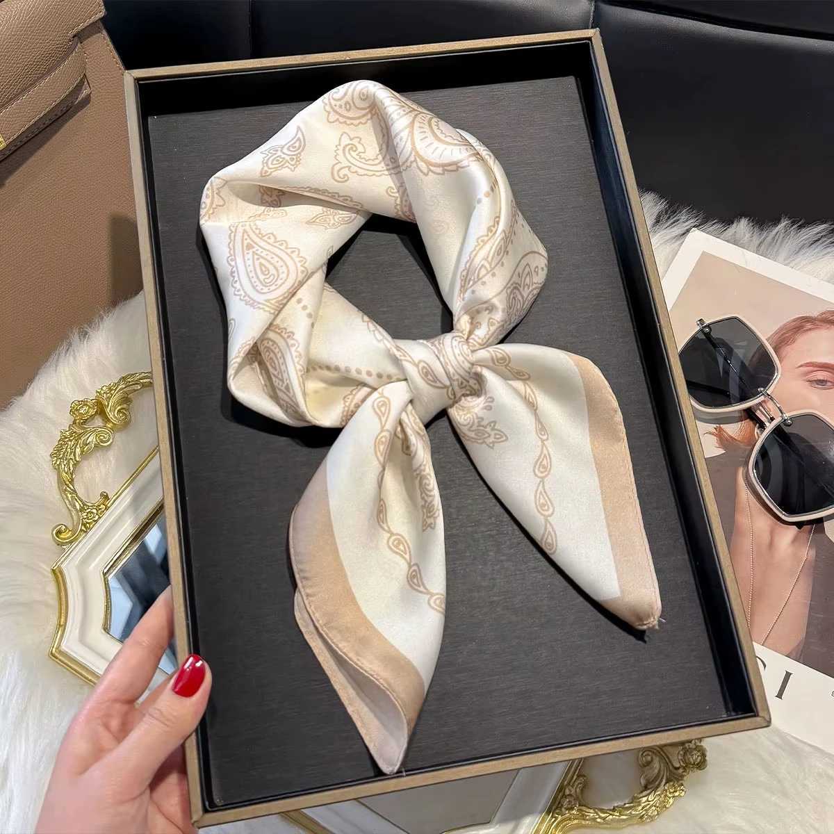 70cm Design Hair Bands Square Scarves Fashion Print Satin Silk Scarf for Wen Neckerchief Wrist Wrs La Ribbon Shl Foard Y251024