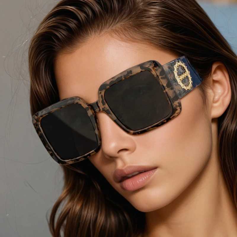 13 Sets Square Frame Wide Legs Women Sunglasses Brand Design Summer Driving Sun Glasses Fashion Vintage Male Ladies EyewearT251024