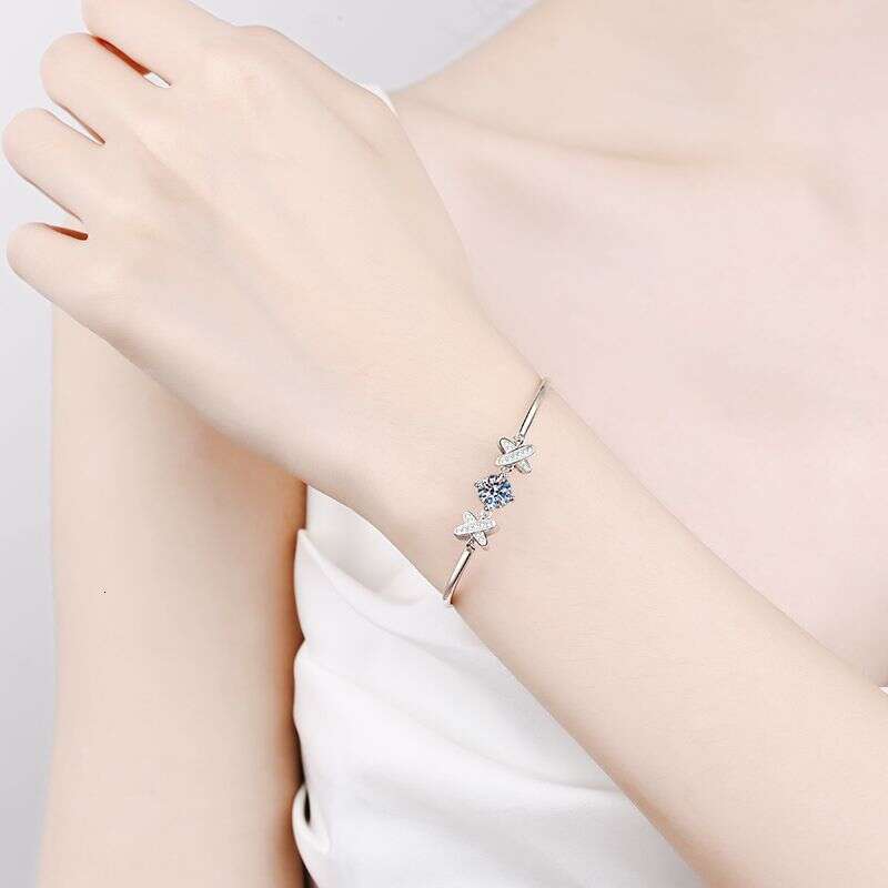 DHCollections-- XDY Pure Sier for Women Plated with PT950 Gold Four-Prong One Moissanite Bracelet Straight
