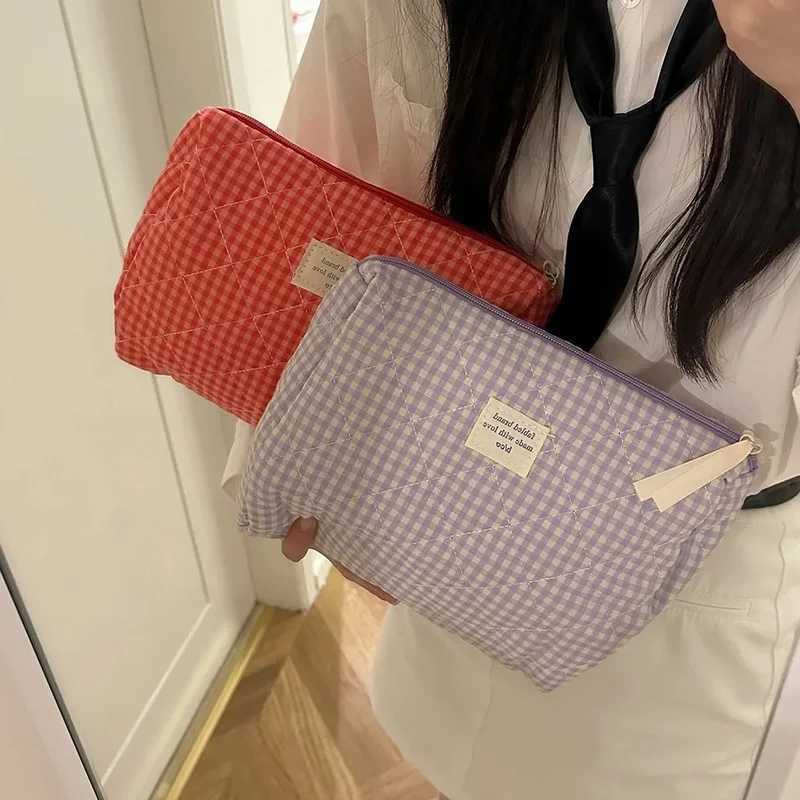 Large Capacity Cotton Makeup Bag Women Checkered Brushes Storage Bag Sweet Cute Travel Toiletry Bag Casual Ladies Soft OrganizerT251024