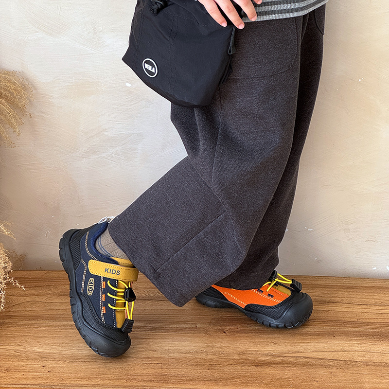 Children's cotton shoes, autumn and winter glowing shoes, new sports shoes, fashionable and trendy shoes, outdoor warm wool lining, casual childr