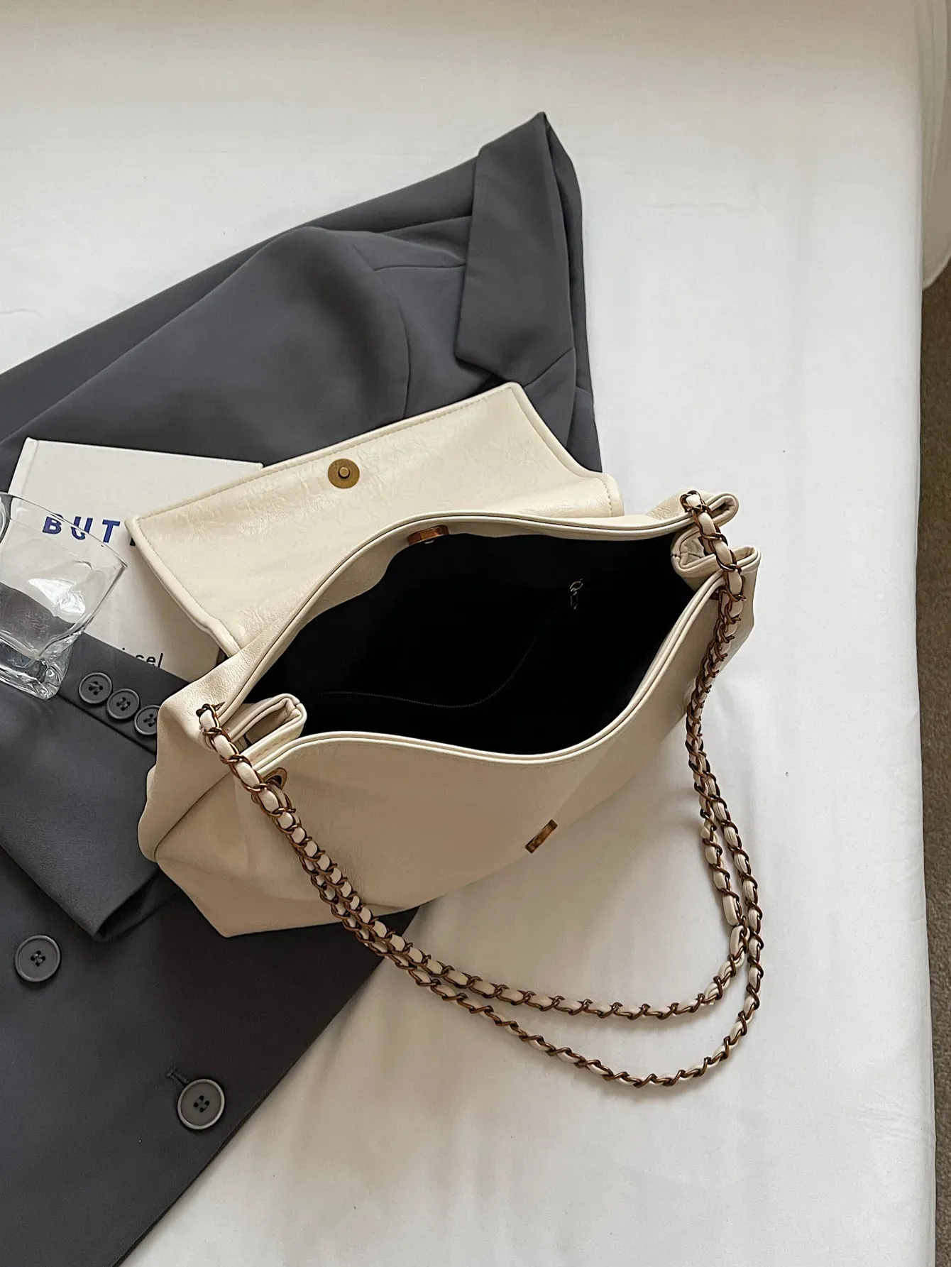 2025 Winter New High-End Designer Fashion Personality hot Large-Capacity Tote Work Commuter Shoulder Bag Retro Trend