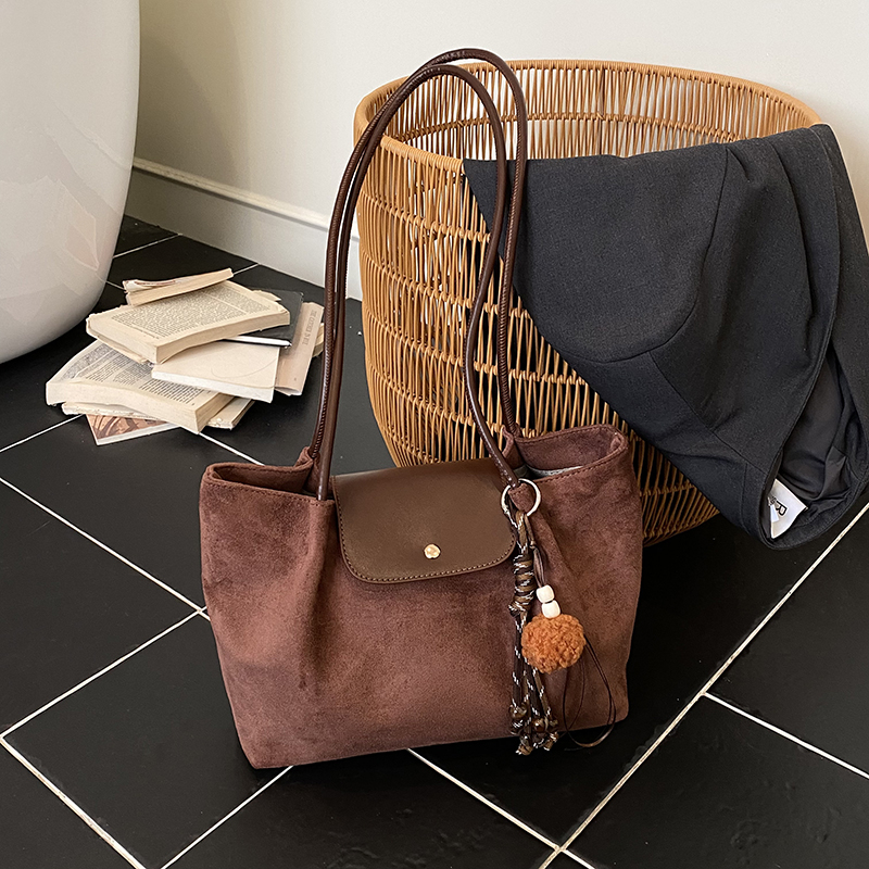 2025 Winter New Women's Large Capacity Handheld Shoulder Bag Exquisite Simple Multi functional Outdoor Commuter Crossbody Bag Fashion Phone Bag