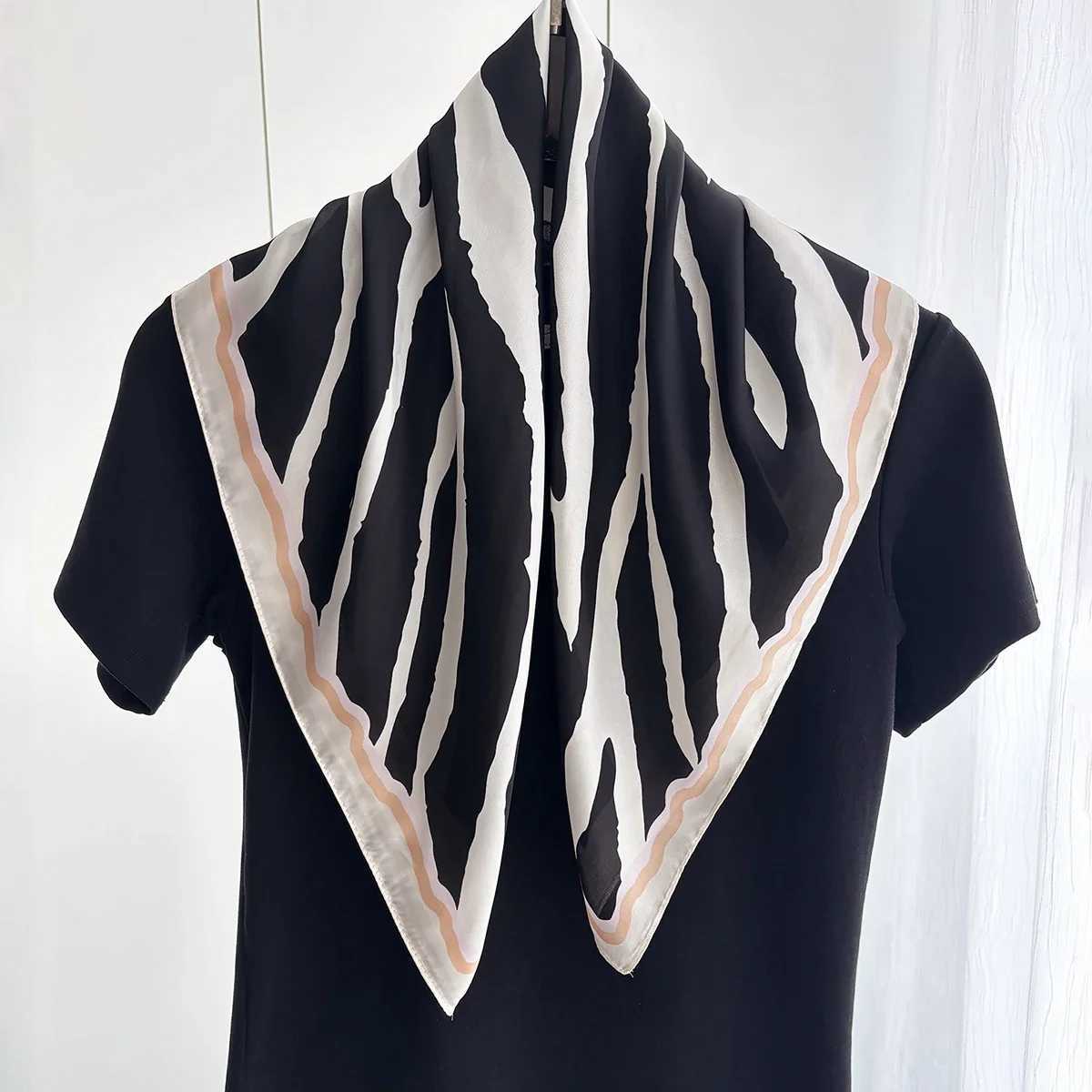 Print Shl Square Scarf for Wen Soft Satin Neckerchief Fem Hair Bands Ribbon band Bandana Y251024