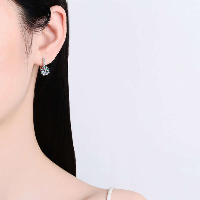 DHCollections-- Pure Sier Women's Small and Exquisite Pt950 Gold Plated Straight Earrings Moissanite Ear Clips