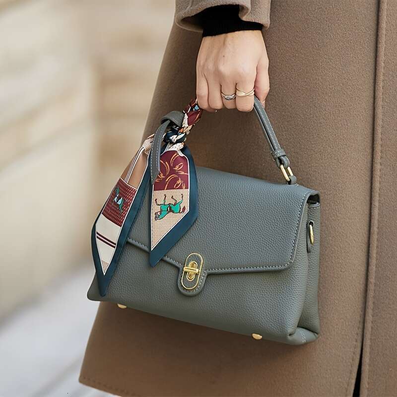 The 2025 New Stylish Versatile Top-Layer Cowhide Handbag Women Exudes A Sense Of , Perfect For Meeting Friends And Everyday Outings.