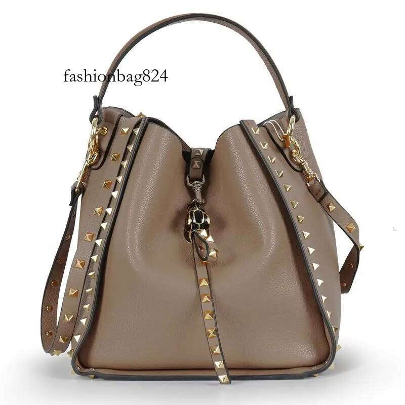 Hot selling high-end women's bucket 2025 brand designer genuine leather lychee fashion rivet shoulder bag handbag