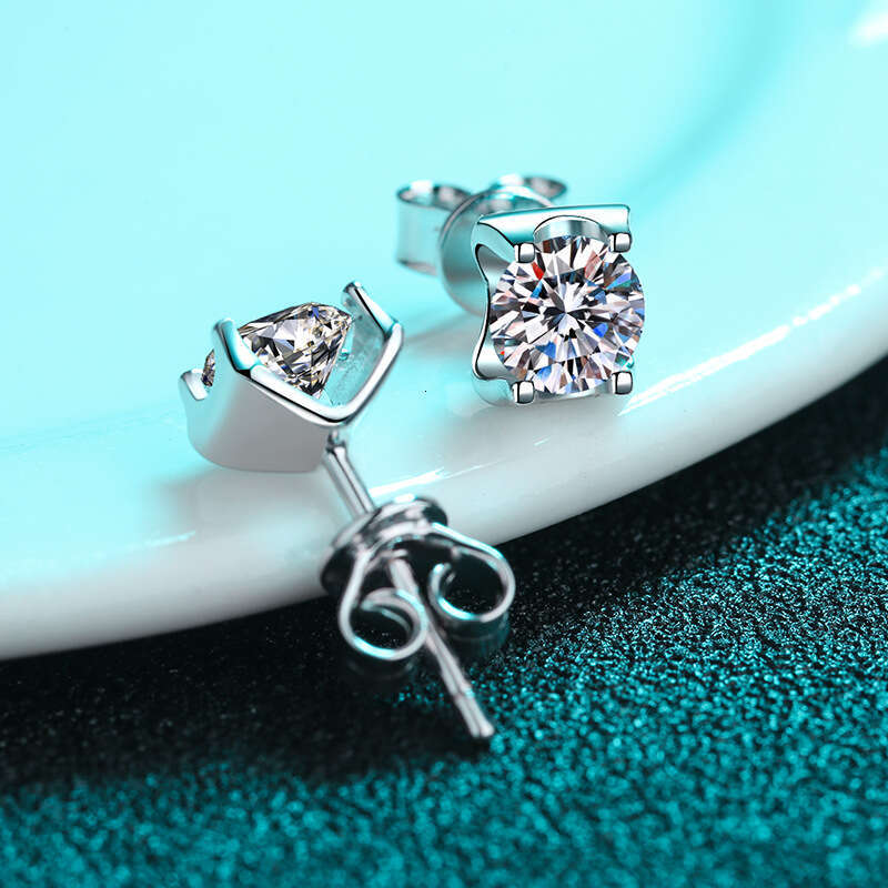 DHCollections-- Sterling Sier Earrings for Women, Bull Head Studs, Plated with PT950 Gold, Elegant and Simple Moissanite