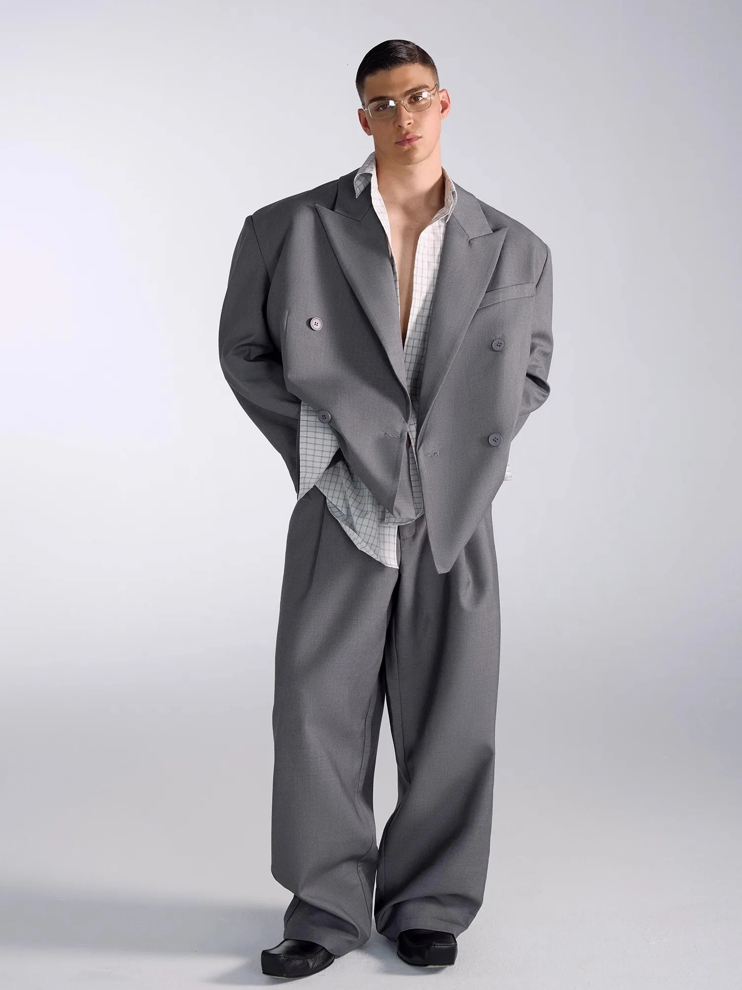 Mauroicardi Spring Autumn Oversized Grey Blazers for Men Peaked Lapel Shoulder Pads Double Breasted Clothes 251023