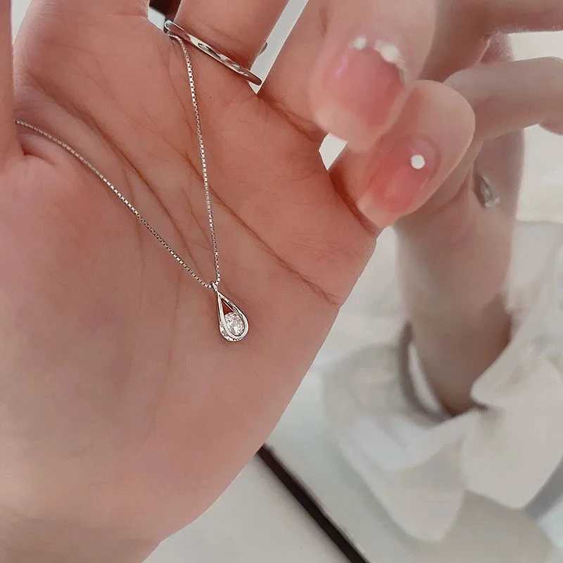 New 925 Sterling Silver Zircon Water Droplet Necklace With Shimmering Geometric Collaone Chain For Womens Minimalist JewelryXJ251024
