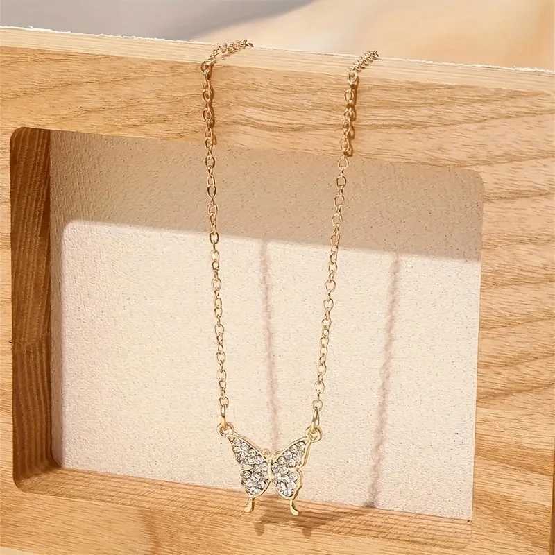 Elegant Rhinestone Butterfly Pendant Necklace Simple Thin Metal Chain Choker Necklace Womens Tren Party Neck JewelryXJ251024