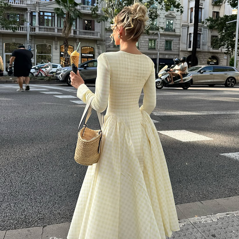 Designer hot selling women's clothing autumn and winter new style French elegant plaid dress fashionable square collar waist cinched trumpet long