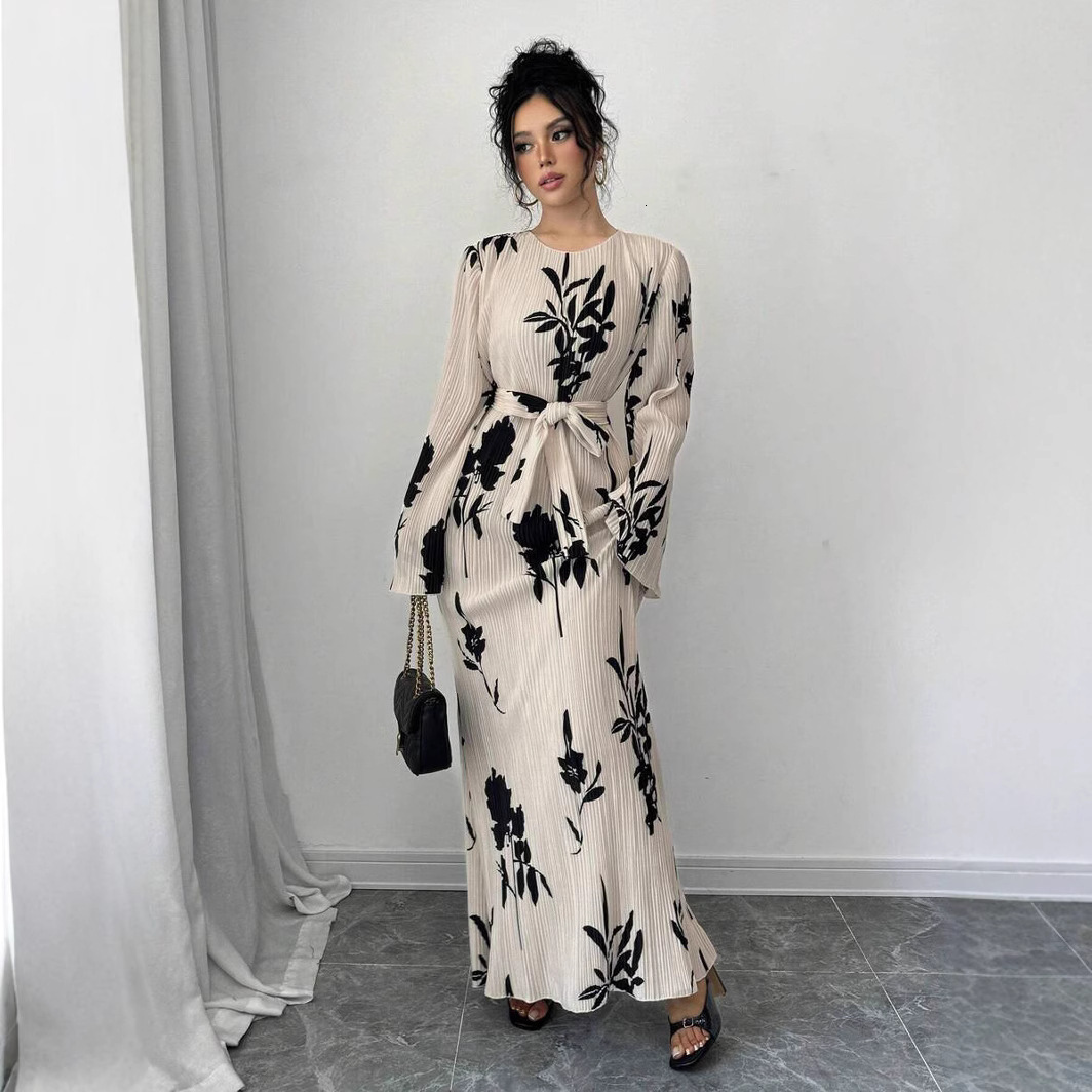 Designer women's autumn and winter new elegant pleated fabric trumpet long sleeved dress