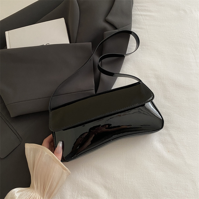 Fashionable and simple design baguette bag 2025 new commuter flip cover retro high appearance level shoulder bag free shipping hot sale