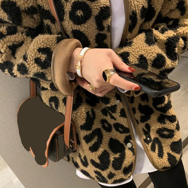 Vintage Leopard Print Winter Warm Coats Female Fashion Lightweight Lamb Wool Jacket Women Casual Loose Plush Short Outerwear 251021
