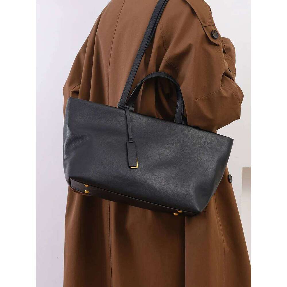 2025 Fashion Soft Oil Wax Leather Shoulder For Women Large Capacity Simple Commuter Tote Bag Female Shopping Underarm Bags