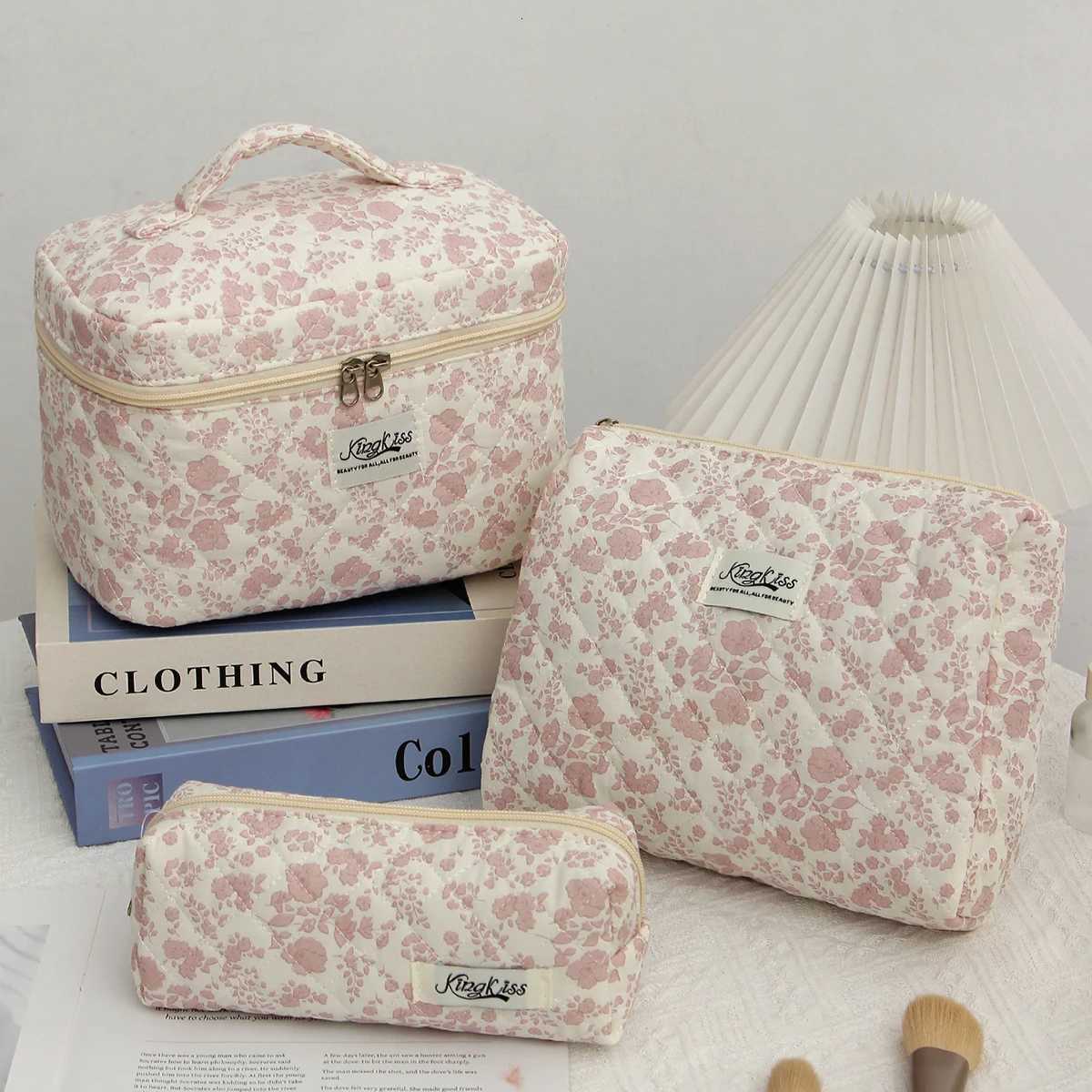 Floral Pattern Travel Cosmetic Bag Portable Cosmetic Bag is suitable for womens travel and School essentials Makeup BagT251024