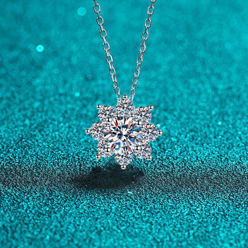 DHCollections-- Sterling Sier Necklace for Women Suower Moissanite Clavicle Chain Plated PT950 Gold Choker