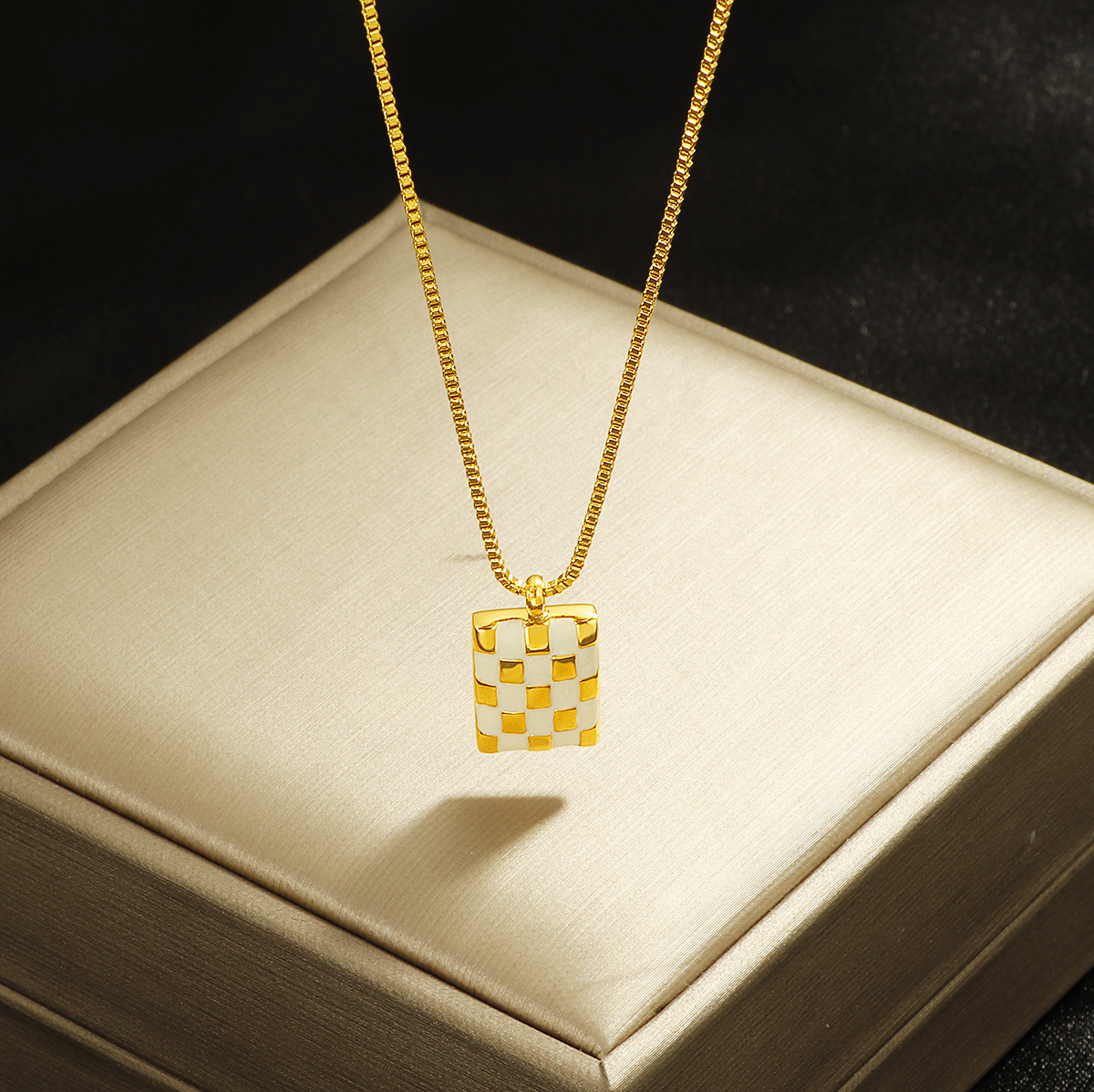 Gold necklace niche design high-end square checkerboard woven necklace heart necklace with zircon rose gold necklace luxury necklace gift for women