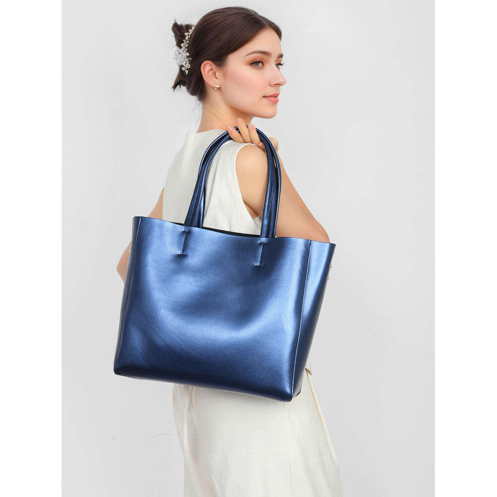 Leather tote bag with large capacity 2025 new fashionable shoulder bag made of cowhide for commuting
