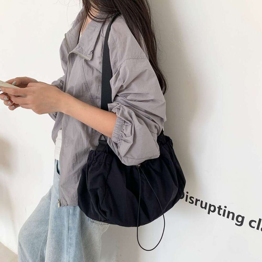 Nylon Pleated Drawstring Lightweight Casual New Single Shoulder Niche Design Sense Lazy Crossbody Bag For Women B5