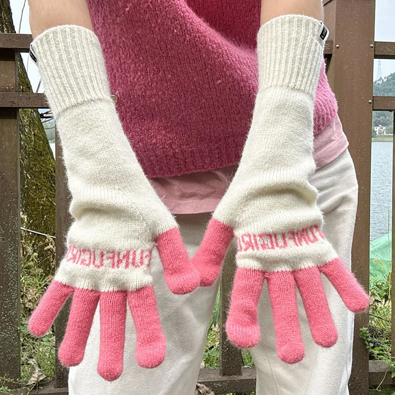 Winter Fashionable Touch Screen Split Finger Outdoor Cold Resistant and Warm Knitted Color Blocked Gloves Long Gloves 251023