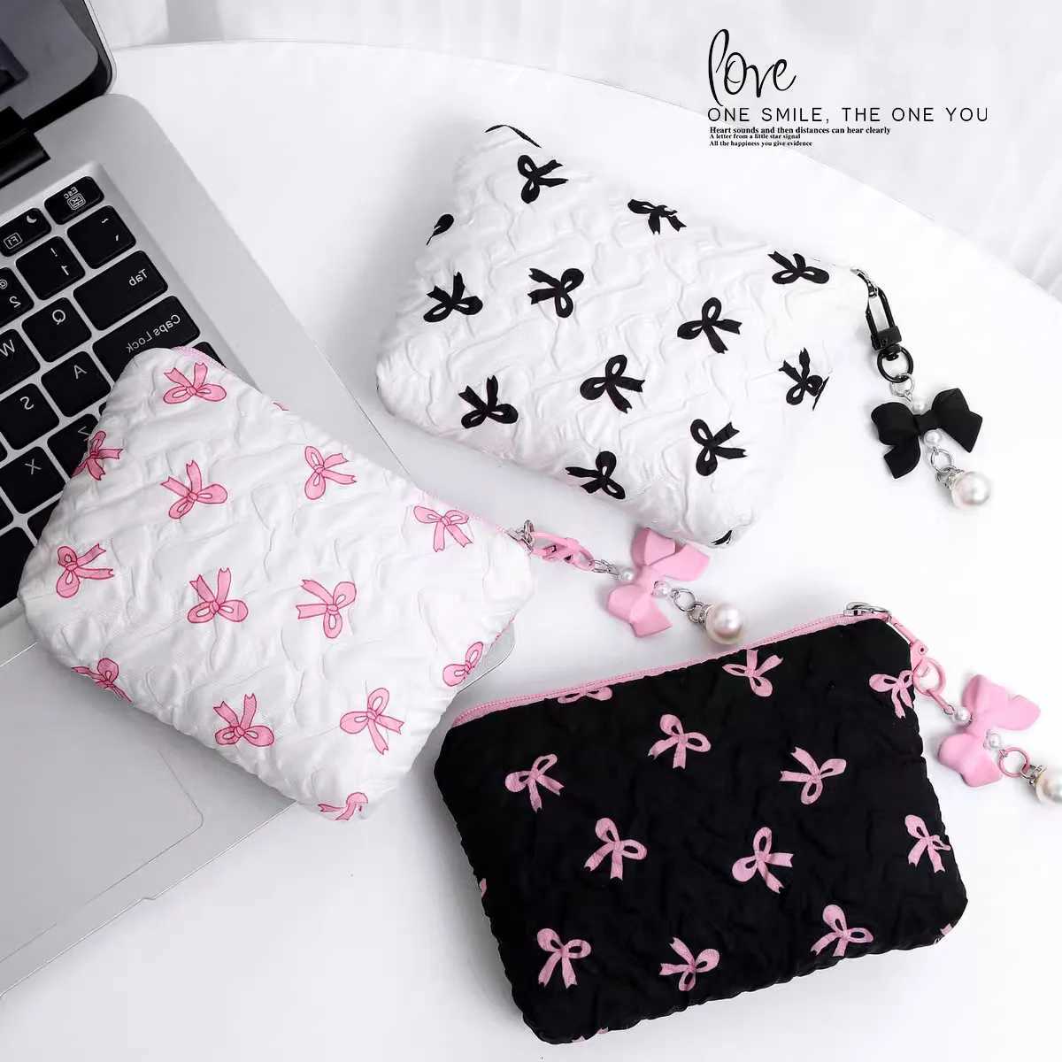 New Ins Student Dormitory Storage Bag Butterfly Knot Small and Portable Makeup Bag Large Capacity for Traveling and WashingT251024