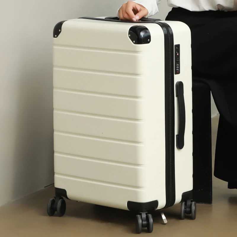 Travel Suitcase on Wheels Fashion Large Capacity Combination Lock Suitcase Student Zipper lightweight Rolling Luggage CaseW251024