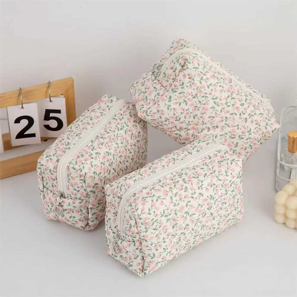 Cute Pink Floral Quilted Makeup Bag MultiPurpose Portable Travel Zipper Bag Compact Coin Storage Cosmetic Storage PouchT251024