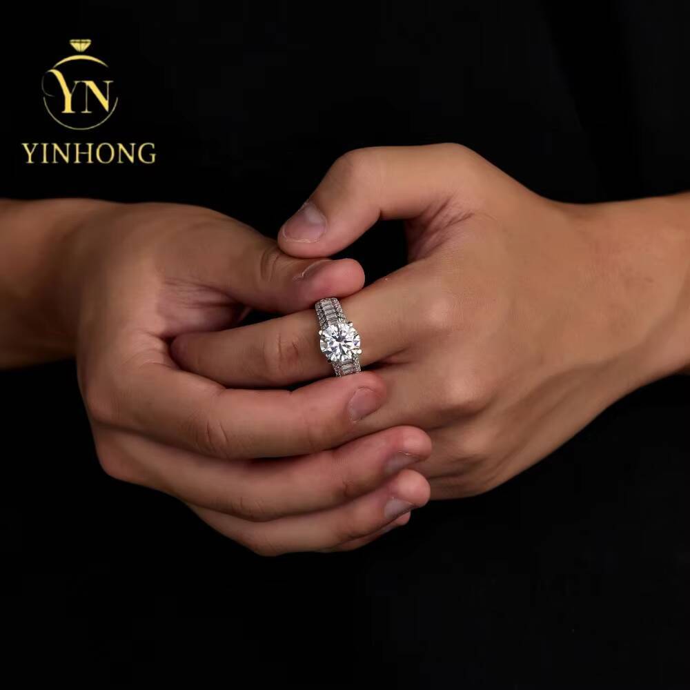 High Quality Wedding Jewelry S925 Silver Moissanite Mens Patterned Rings Round Cut for Mens Wedding Engagement Ring