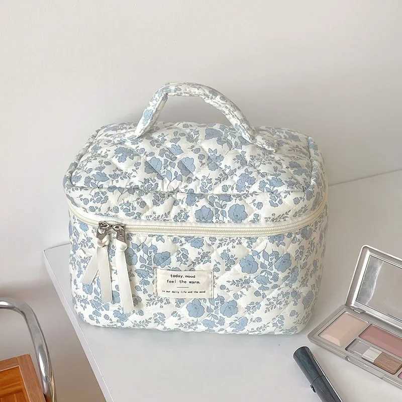 1pcs Cotton Blue Flower Women Cosmetic Bag Fabric Storage Bags Small Big Capacity Travel Organzier Pouch Women Makeup CaseT251024