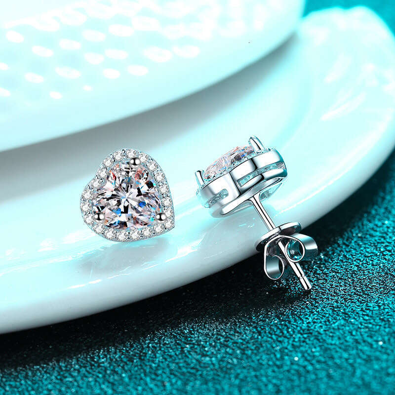DHCollections-- Sterling Sier for Women Plated PT950 Small and Exquisite Heart-shaped Moissanite Stud Earrings Jewelry
