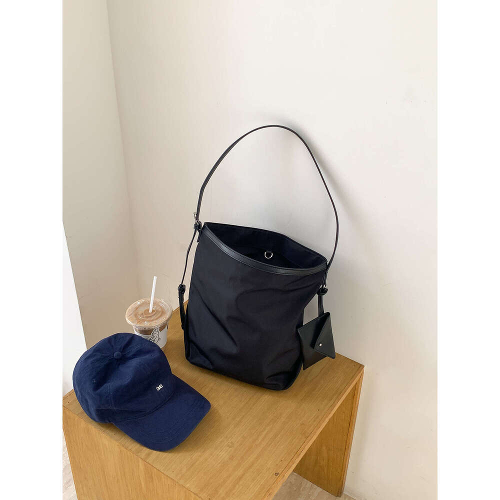Korean Style New Women's Single Shoulder Casual Nylon Commuter For Work Large Capacity Fashionable Lazy Tote Bag B5