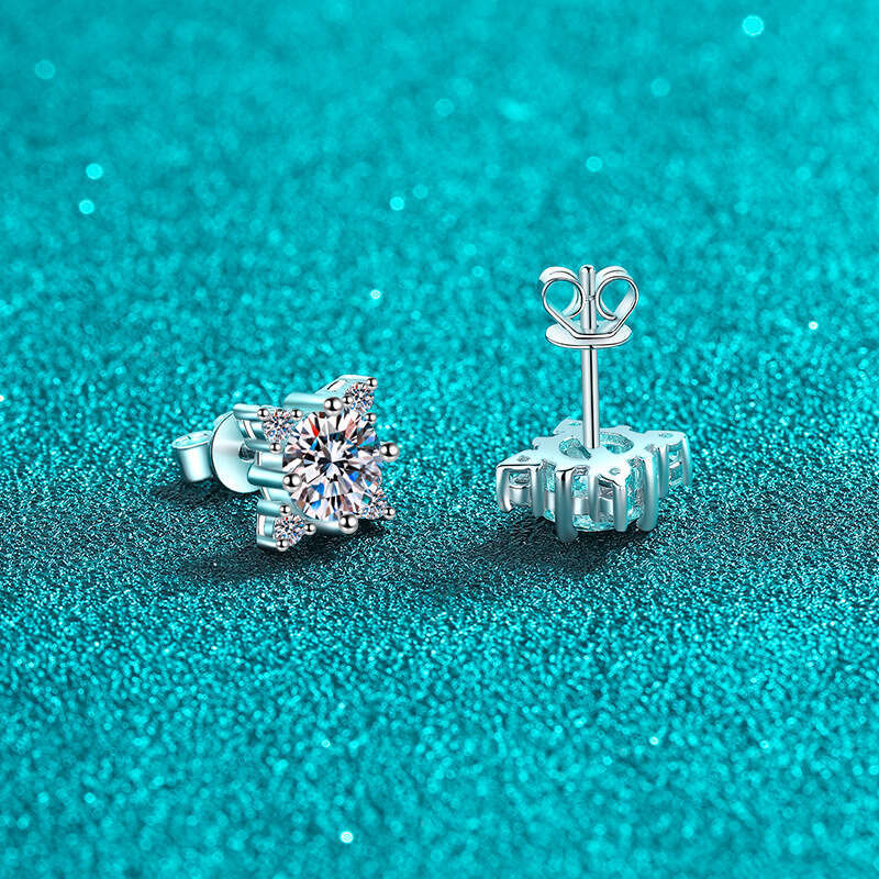 DHCollections-- Sterling Sier for Women Lucky Clover Moissanite Earrings Plated with PT950 Gold