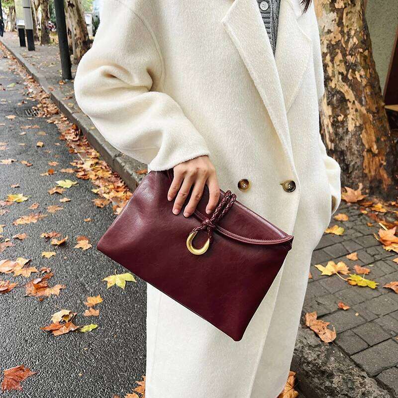 Designer Classic Shoulder Women Vegetable Tanned Leather Envelope Large Capacity Soft Handbag New Office Crossbody Bag