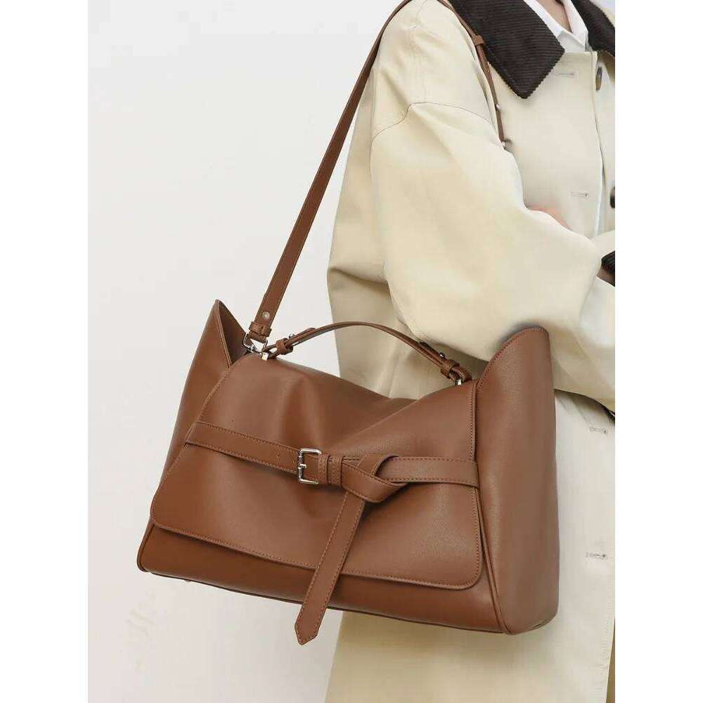 Fashion High-End Soft Leather Women's Handbags High Quality Shoulder bags Slant Commuter Pocket bag Flip Bags Square Shape Large Tote