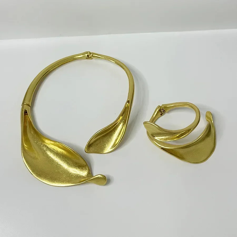 Heavy Exaggerated Metal Leaf Flower Chunky Bracelet Necklace for Women 2024 Trend Metal Choker Fashion Jewelry Gifts 251016