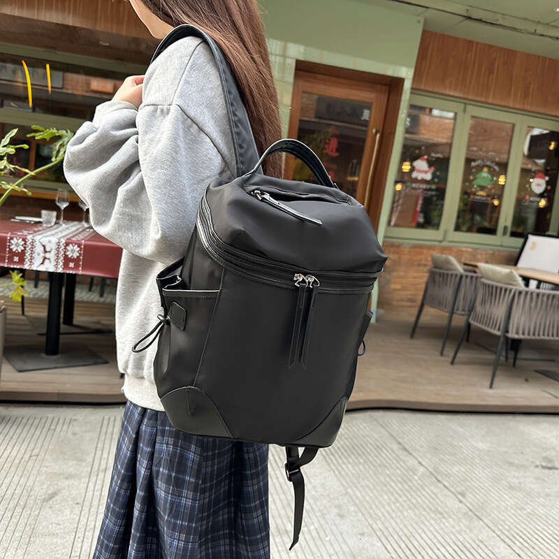 Light Luxury New Style Women Casual Elegant Computer Backpack Commuting Office Bag Lightweight Large Capacity Backpack For Ladies High Quality