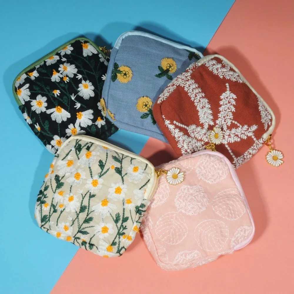 Fashion Embroidery Cute Floral Makeup Bag Small Zipper Storage Bag for Skincare Storage Sanitary Napkin Bag Coin PurseT251024