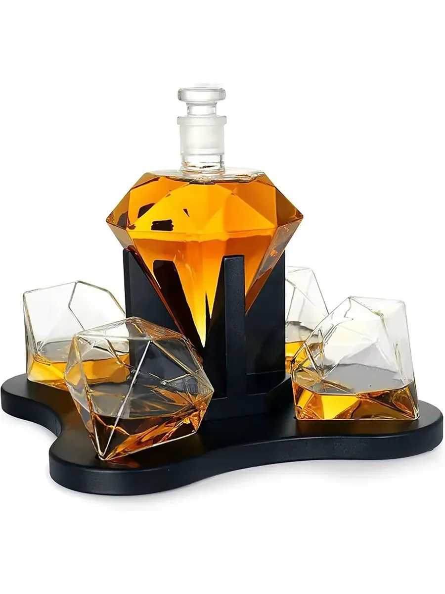750ML Diamond Shaped Whiskey Decanter with 4 Diamond es and Beautif Mahogany Wooden Holder Y251024