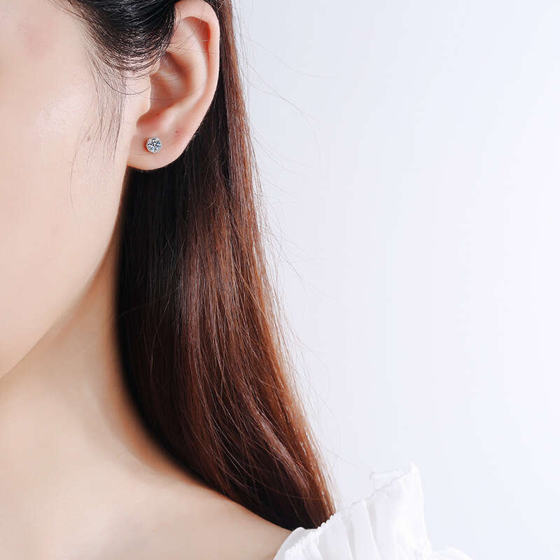 DHCollections-- S Sier Earrings for Women Four-Prong Studs Elegant Simple Moissanite Gift Jewelry