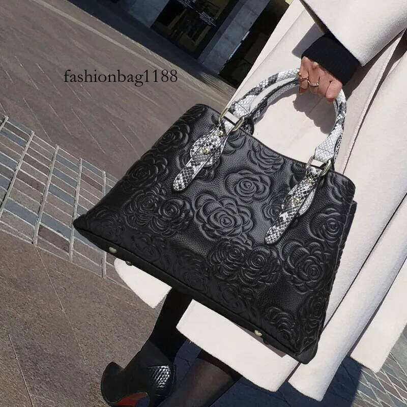 Aidrani The new fashionable floral pattern handbag is a women's large bag made of sturdy and soft cowhide