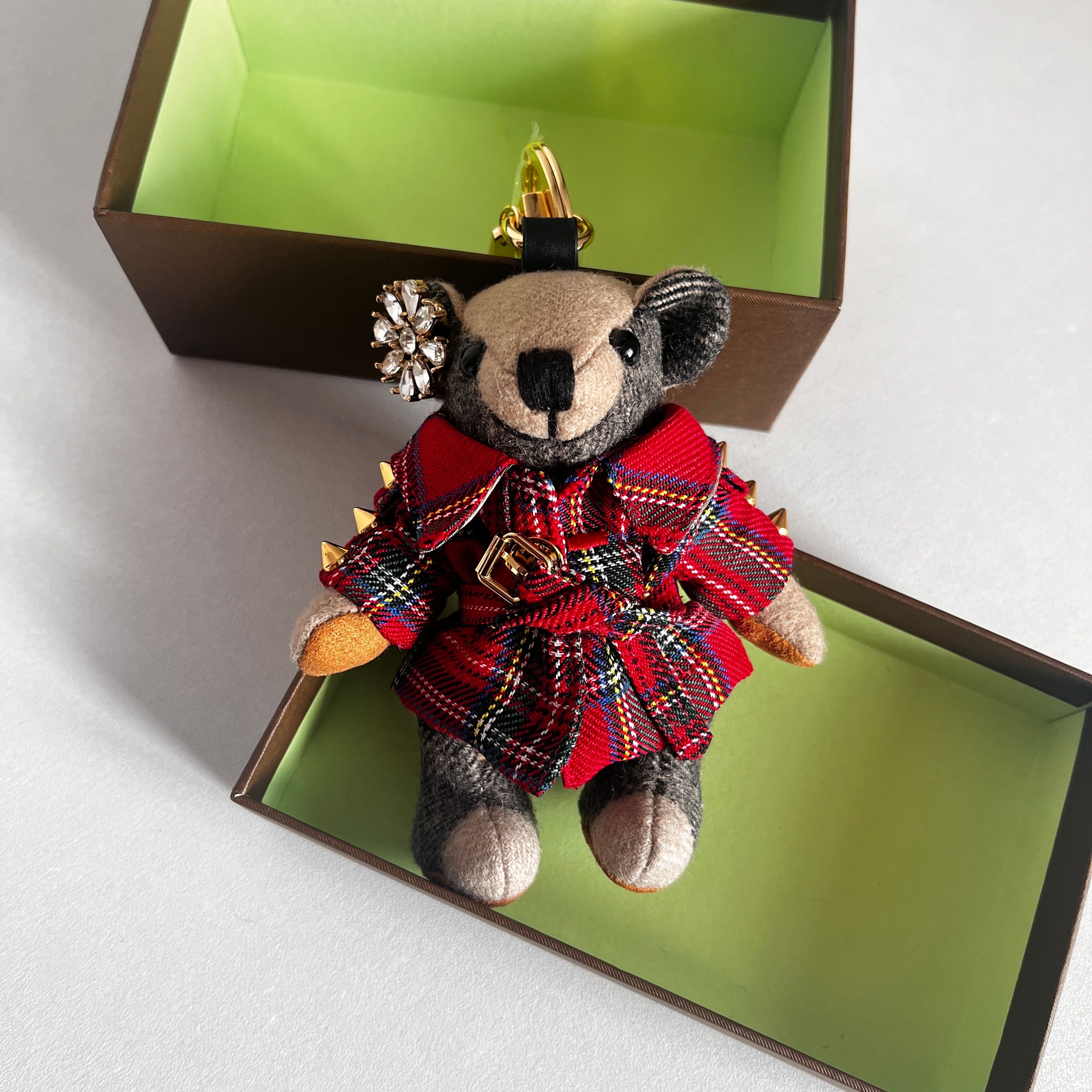 Rings Key chains Luxury Brand Cashmere Teddy Bear Cute Ornament For Bag Charm Accessory Metal Buckle Ring Gift Box Z260627 - view 4