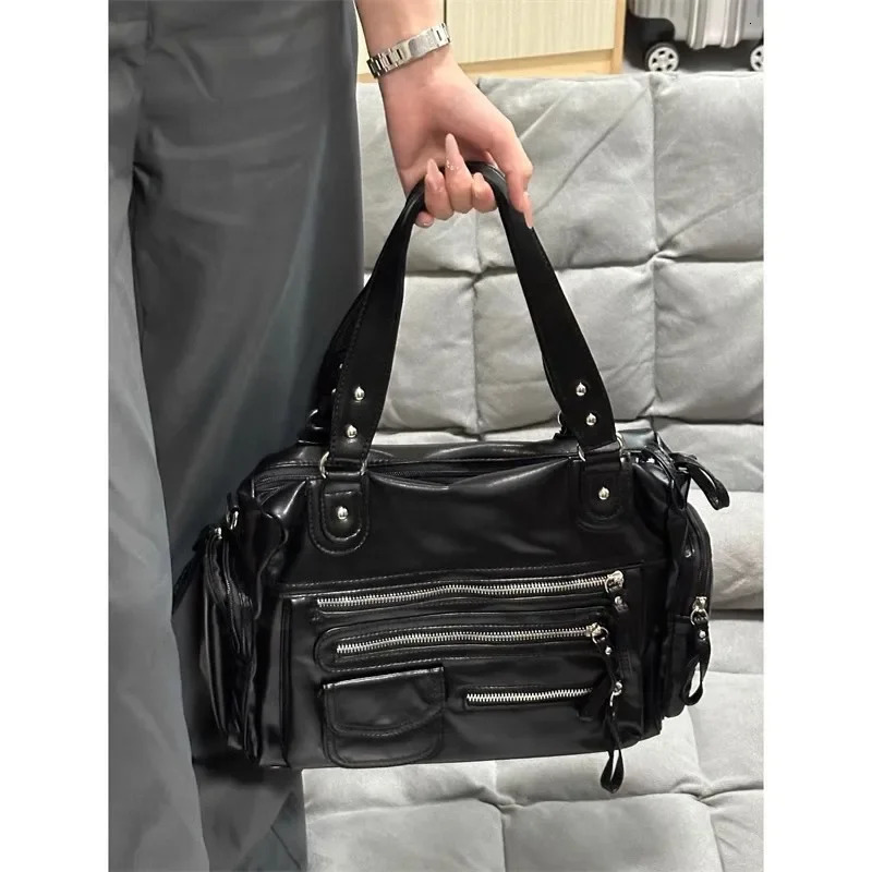 Vintage Punk Women Tote Bags 2025Trend Large Capacity Crossbody Shoulder Bags Mujer Moto Style Multi Pockets Commute Bolso 251023