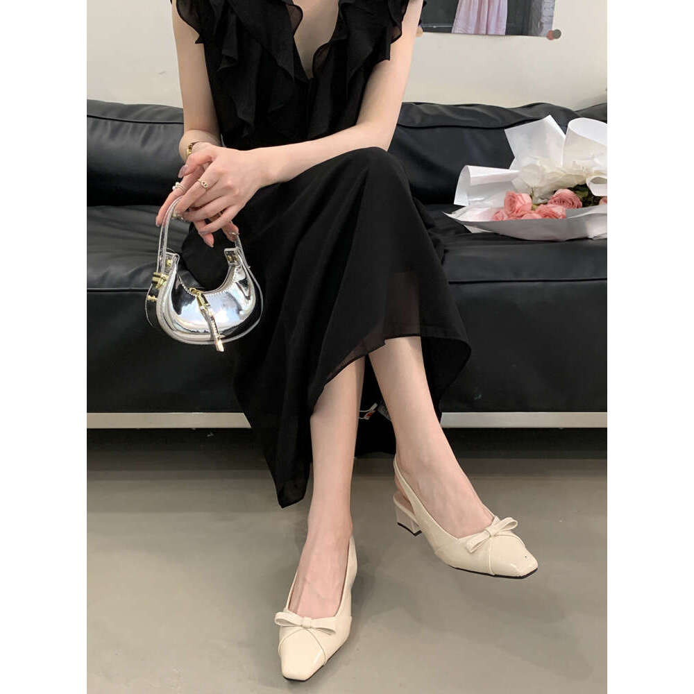 Niche Design Sense Elegant Closed-Toe Sandals Summer Outdoor French Style High-End Silver Designer Shoe Bow Backless Single Shoes for Women